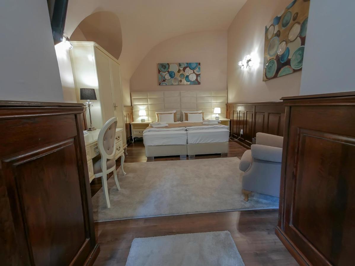 Belga Boutique Panzio Hotell Debrecen Eksteriør bilde
